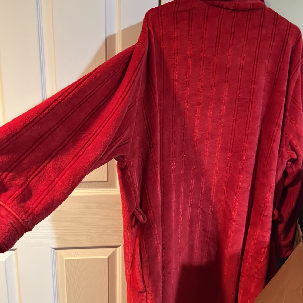 Red Long Robe - Picture 3 of 3